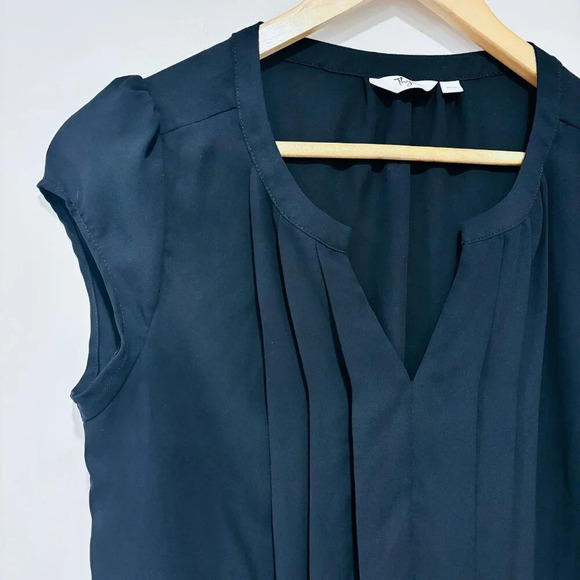 🦋3/25$🦋 THYME MATERNITY – Black sleeveless blouse | Lightweight & chic • - Picture 1 of 6